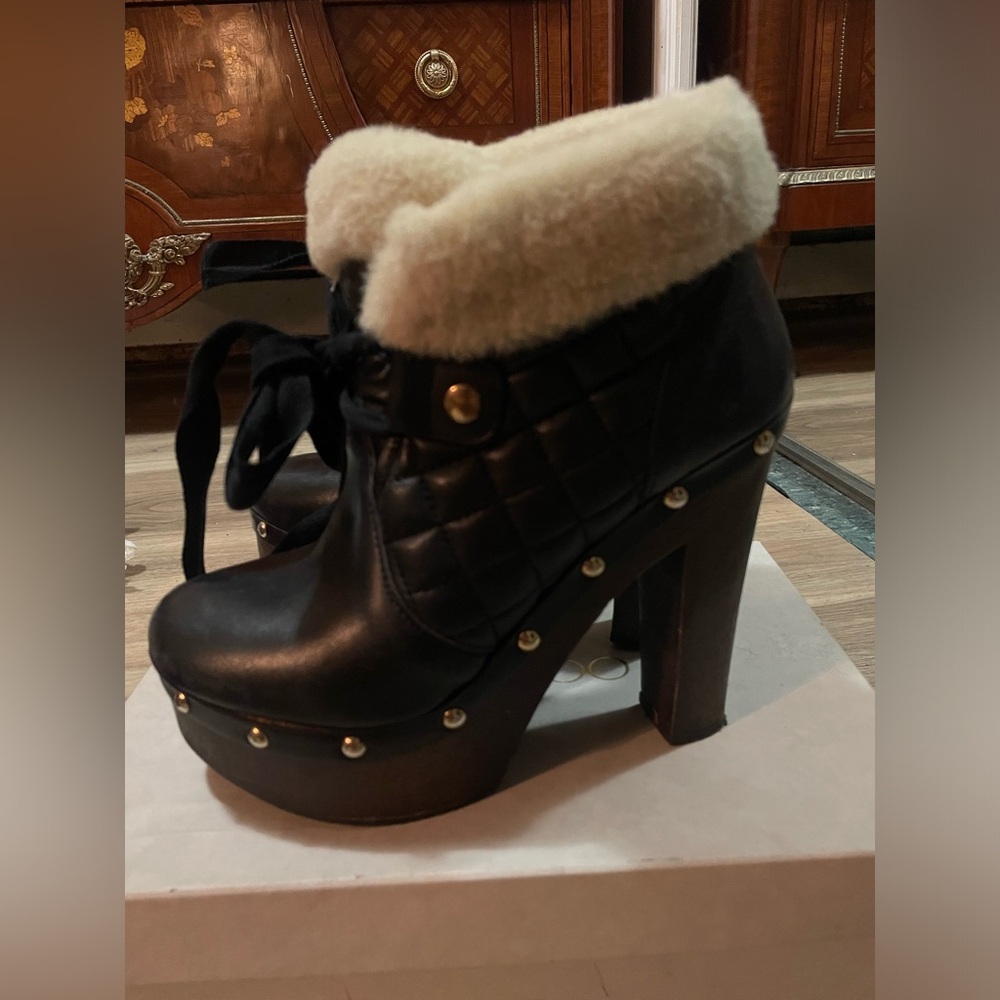 Black Quilted Ankle Boots with Cream Fur Lining